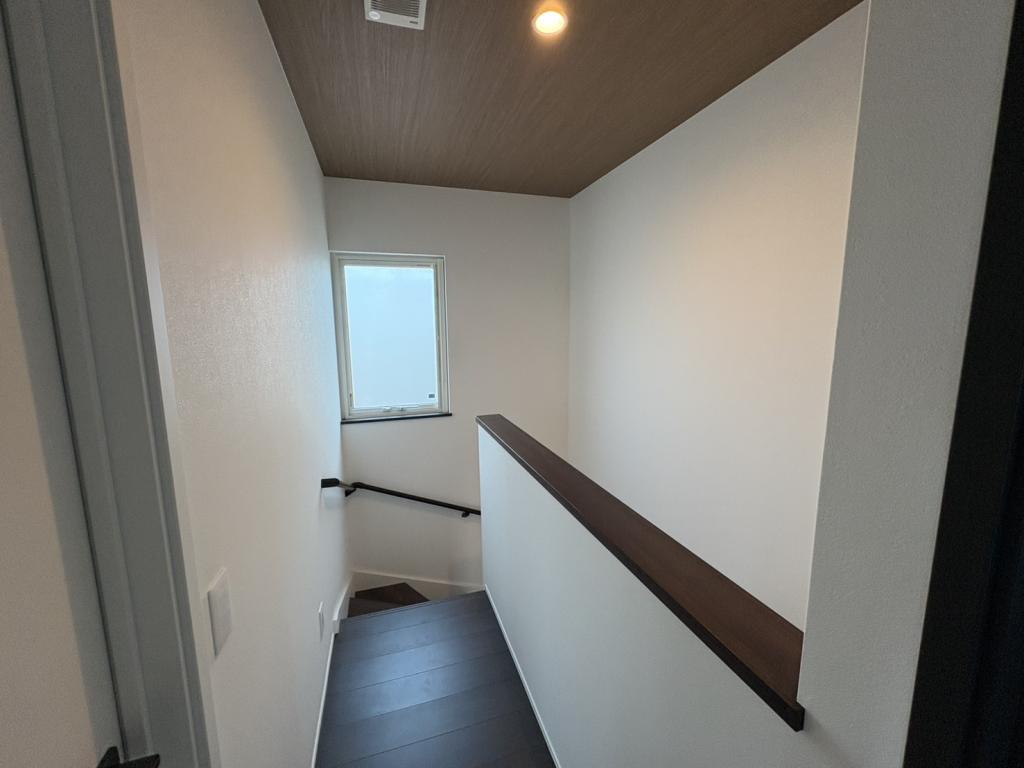 【太陽光パネル＆蓄電池装備！】稲田町東２線　【築浅】中古戸建 内観